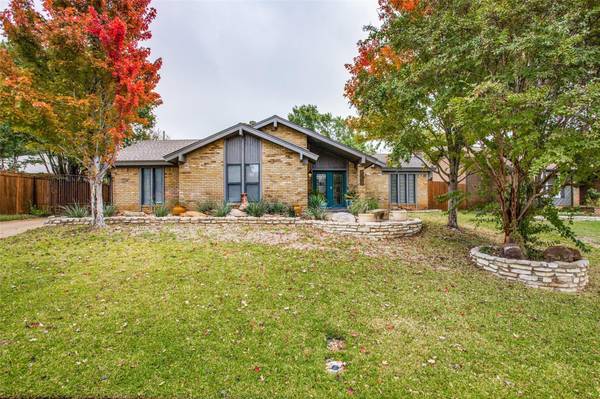 2307 Country Green Lane, Arlington, TX 76011