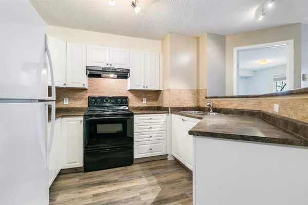 Airdrie, AB T2M 2V7,304 Mackenzie WAY SW #8319