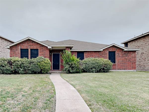 2908 Rising Crest Drive, Lancaster, TX 75134