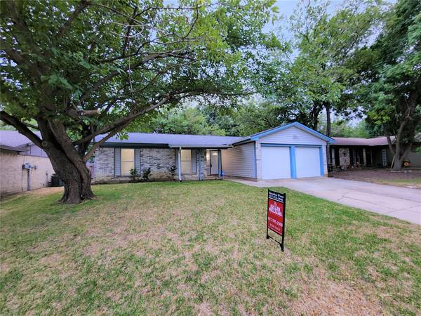 102 Cimarron Lane, Arlington, TX 76014