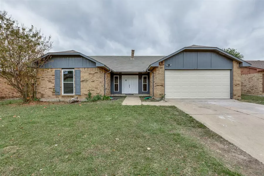 4144 Silverberry Avenue, Fort Worth, TX 76137