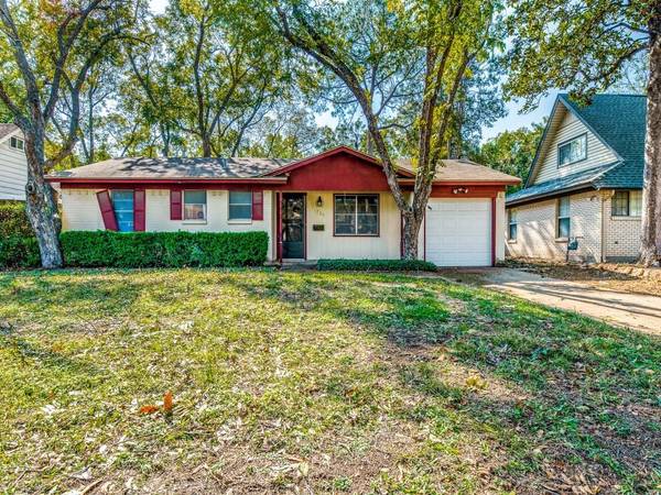 1704 Foster Drive, Arlington, TX 76012