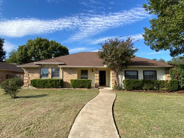 1 Mills Court, Mansfield, TX 76063