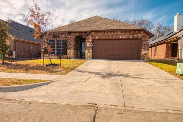 313 Lucky Landing Drive, Wilmer, TX 75172