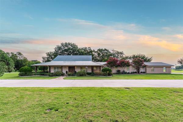 10693 Bobbie Lane,  Pilot Point,  TX 76258