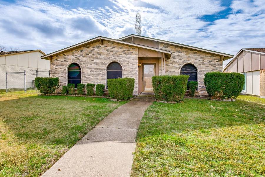 328 Via Altos, Mesquite, TX 75150