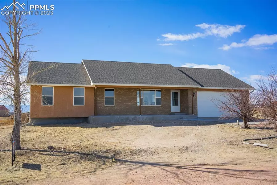 1704 N Lyon LN, Pueblo West, CO 81007