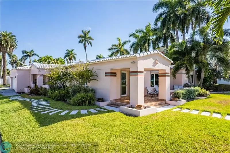 749 N Southlake Dr, Hollywood, FL 33019