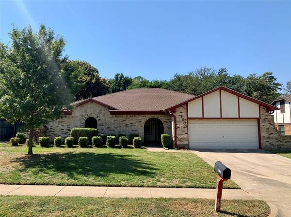 3605 Dover Lane, Bedford, TX 76021