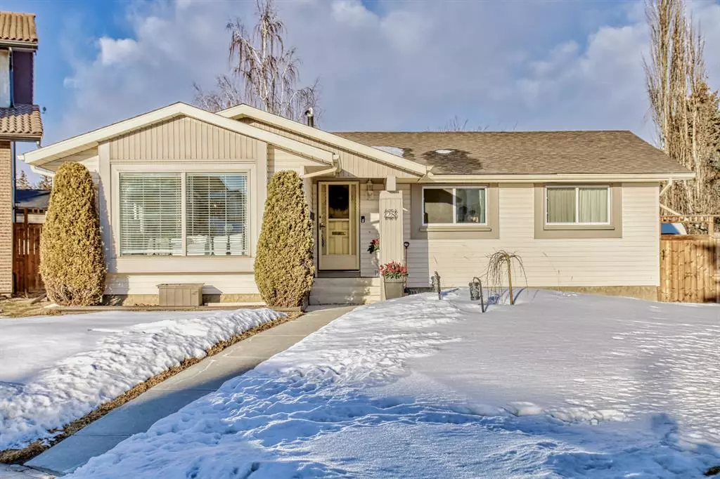 Calgary, AB T2W 4J1,28 Woodbrook CT SW