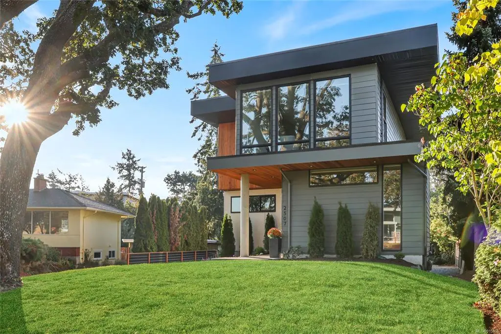 Oak Bay, BC V8R 5M7,2507 Wootton Cres