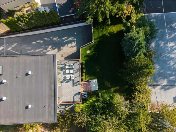 Oak Bay, BC V8R 5M7,2507 Wootton Cres