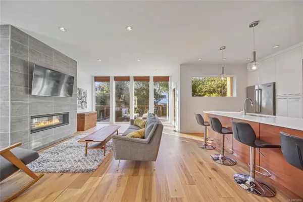 Oak Bay, BC V8R 5M7,2507 Wootton Cres