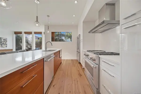 Oak Bay, BC V8R 5M7,2507 Wootton Cres