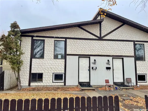 1227 D AVENUE N, Saskatoon, SK S7L 1T3