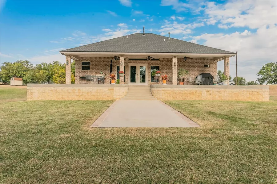 131 Lakeview Drive, Runaway Bay, TX 76426