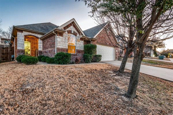 312 Park Crest Avenue, Euless, TX 76039