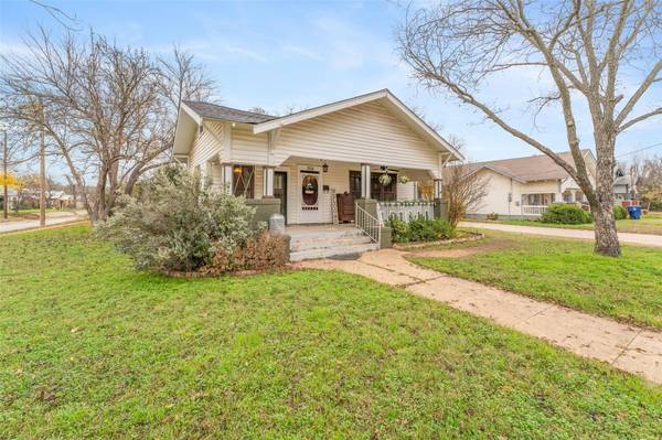 702 Coggin Avenue, Brownwood, TX 76801