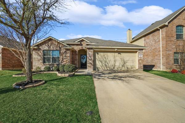 10429 Rising Knoll Lane, Fort Worth, TX 76131