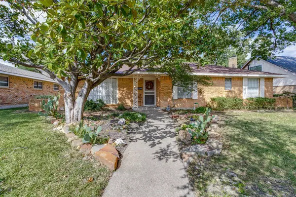 2037 Cedar Valley Lane, Dallas, TX 75232