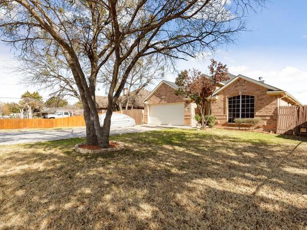 1606 Avenue B, Grand Prairie, TX 75051