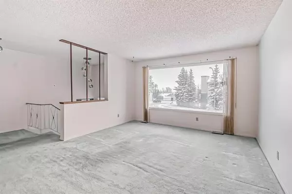 Calgary, AB T2K 4R5,6904 Hunterbow CRES NW