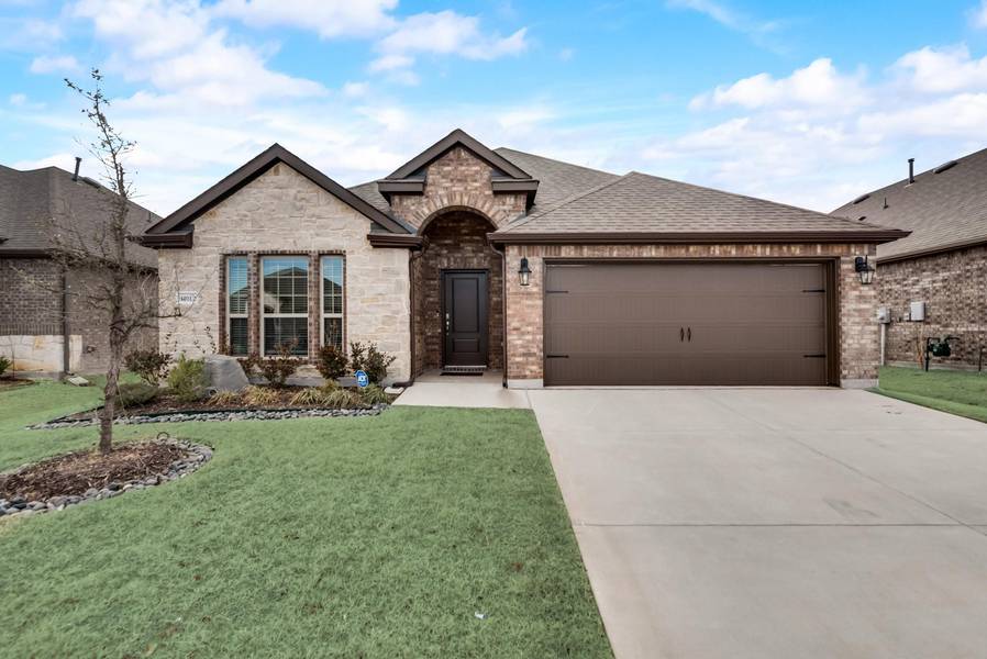 11012 Klondike Lane, Aubrey, TX 76227