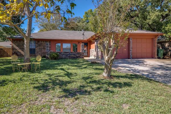 3706 French Wood Drive, Arlington, TX 76016