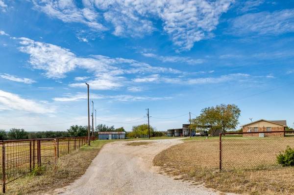 3295 Deer Path Lane,  Weatherford,  TX 76085