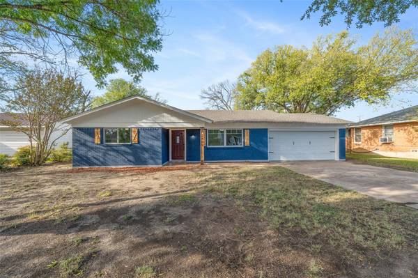 2409 Elizabeth Drive, Brownwood, TX 76801