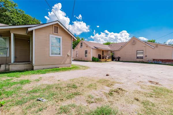 1012 N Grand Avenue, Gainesville, TX 76240