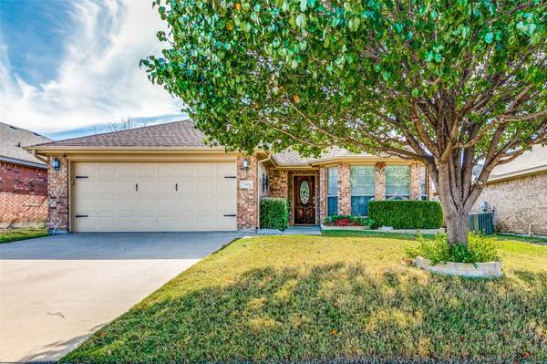 9225 Marilyn Drive, White Settlement, TX 76108