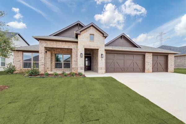 3312 Greenway Drive, Burleson, TX 76028