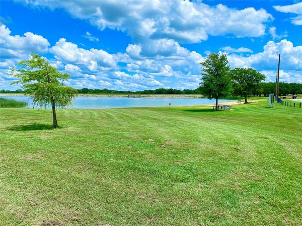 7203 Lakeview Drive, Bonham, TX 75418