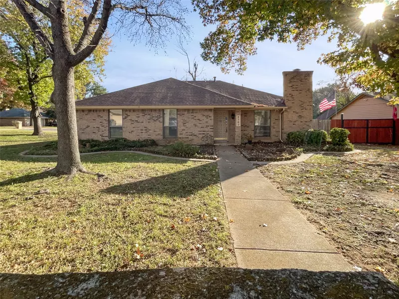 2707 Cardinal Drive, Grapevine, TX 76051