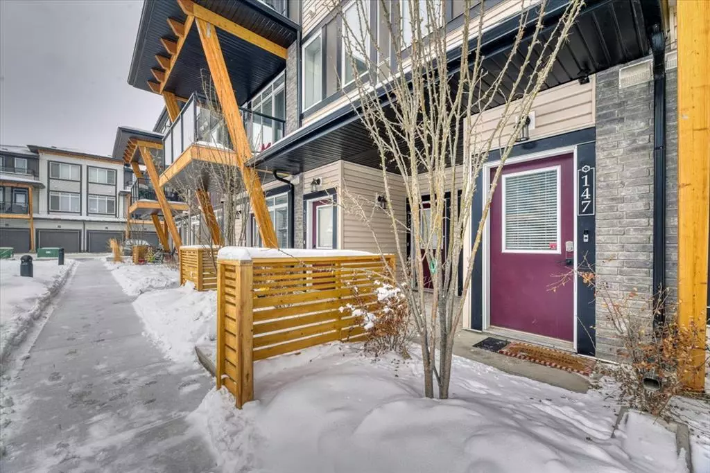 Calgary, AB T3J 0Y3,147 Savanna WALK NE