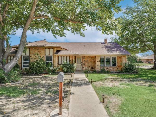 5500 Spring Meadow Drive, North Richland Hills, TX 76180