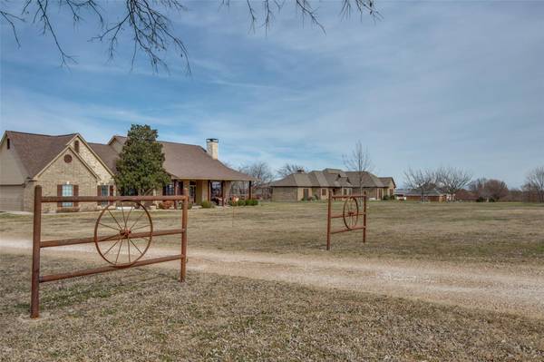 6260 Crow Wright Road, Sanger, TX 76266