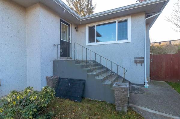 Esquimalt, BC V9A 4J2,1001 Gosper Cres