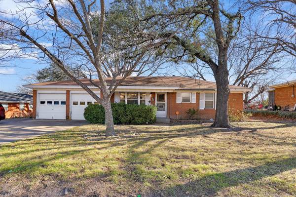 2312 Capri Drive, Fort Worth, TX 76114