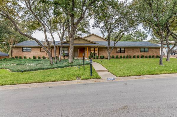 1300 Driftwood Drive, Euless, TX 76040