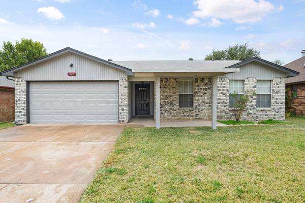 222 Freedom Lane, Arlington, TX 76002