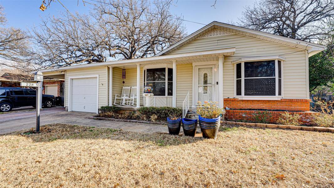 228 Arthur Drive, Hurst, TX 76053