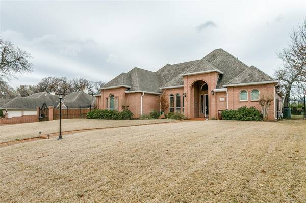 8333 Thornhill Drive, North Richland Hills, TX 76182