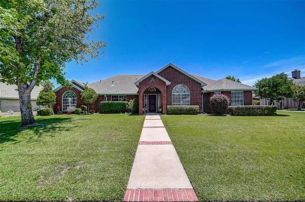 8348 Thornhill Drive, North Richland Hills, TX 76182