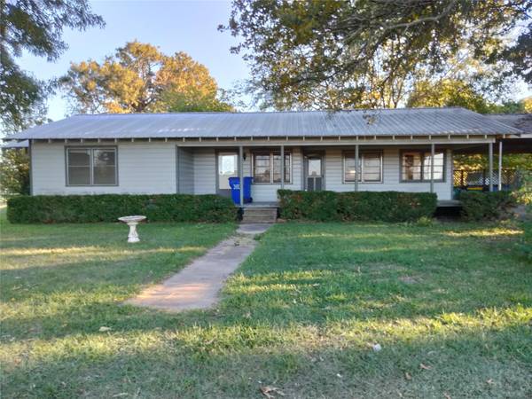 1129 Farm Road 2118, Bagwell, TX 75412