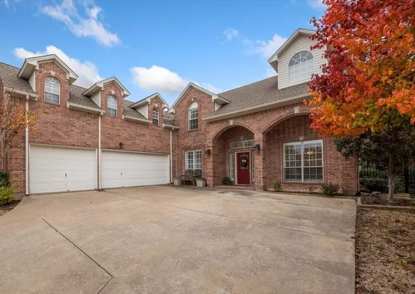 6413 Fianna Hills Drive, Fort Worth, TX 76132