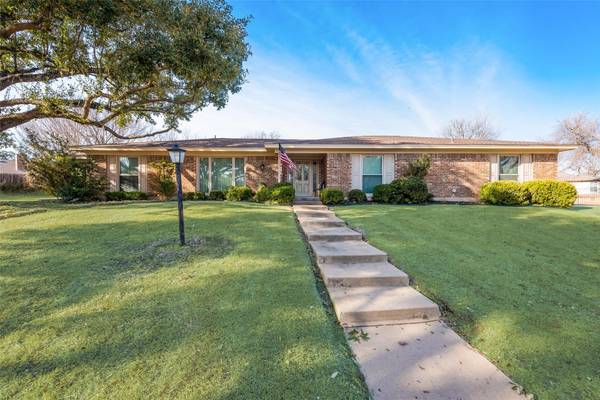 3750 Tamarack Court, Fort Worth, TX 76116