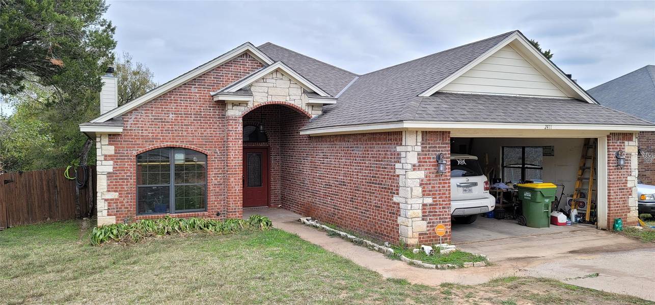 2411 Woodcrest Court, Granbury, TX 76048