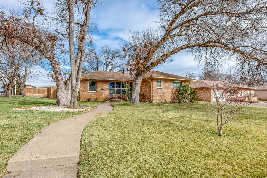 2629 Whitewood Drive, Dallas, TX 75233